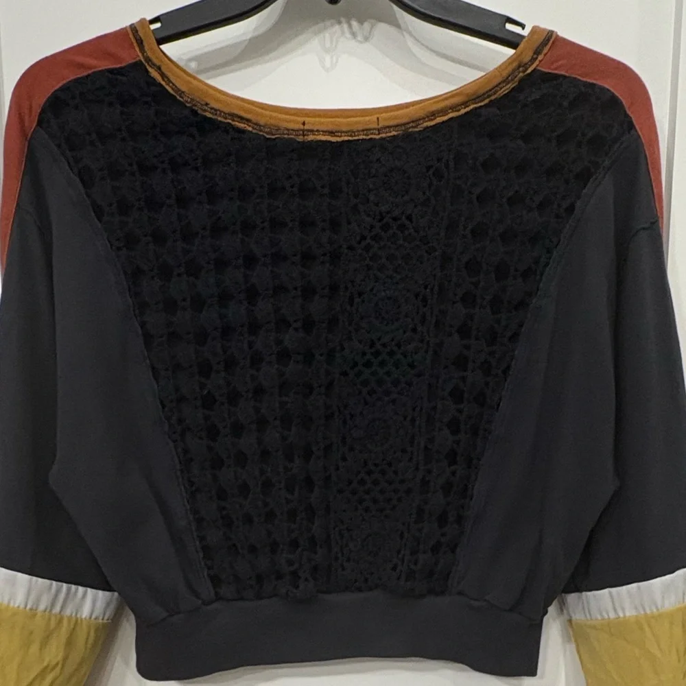 Free People We The Free Flip The Switch Long Sleeve Crochet Crop Top EUC size XS